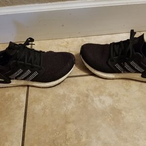 Adidas Ultraboost Primeblue 7.5